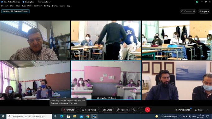 Ο Πατήρ Αντώνιος από την «Κιβωτό του Κόσμου», συζητά με τους μαθητές του Αρσακείου Λυκείου Πατρών