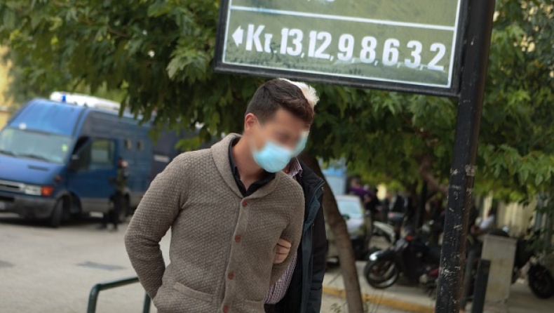 ΠΡΟΠΟΝΗΤΗΣ ΤΕΝΙΣ ΣΤΟΝ ΕΙΣΑΓΓΕΛΕΑ